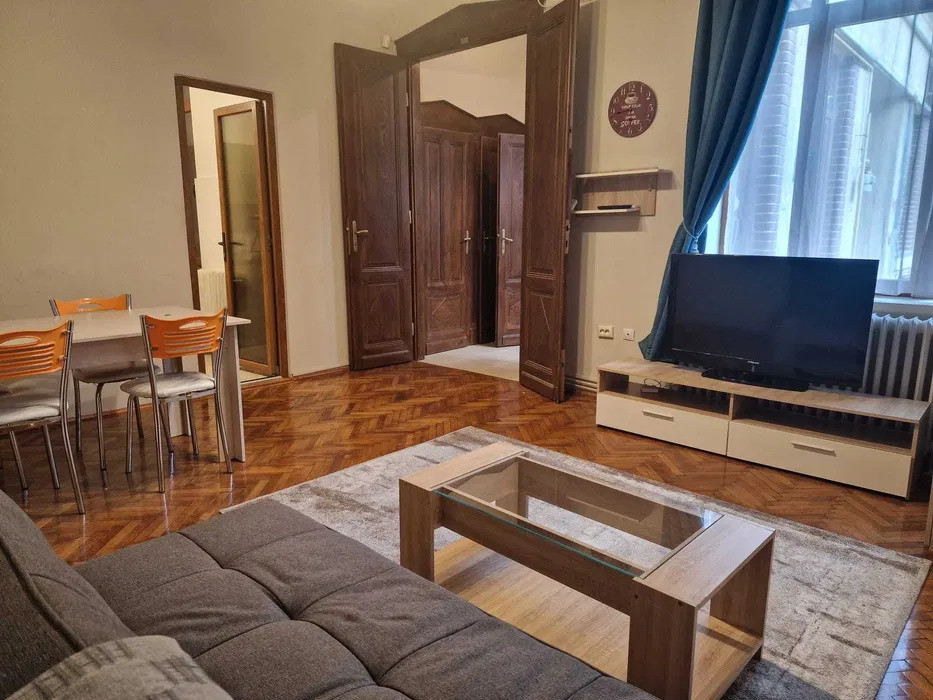 Se închiriază apartament 3 camere – Revoluției - Ultracentral - 600 €/luna