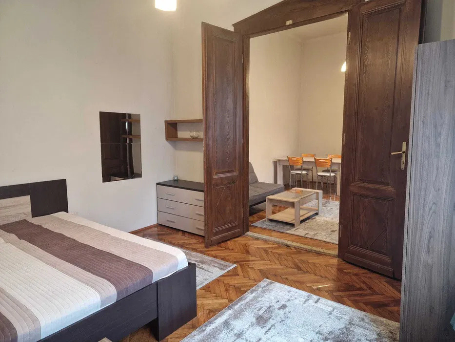 Se închiriază apartament 3 camere – Revoluției - Ultracentral - 600 €/luna