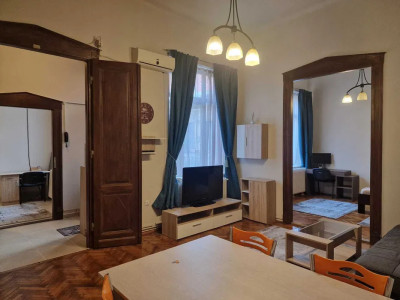 Se închiriază apartament 3 camere – Revoluției - Ultracentral - 600 €/luna