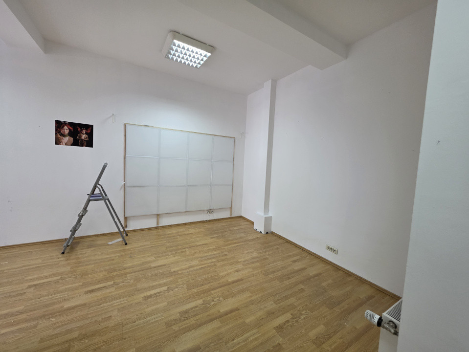 Spatiu comercial de inchiriat, cladire de birouri, Lugojului, de inchiriat