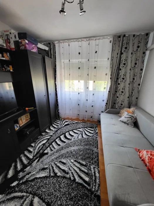 Apartament de vânzare – 2 camere, decomandat, zona Lipovei | 83.000 €