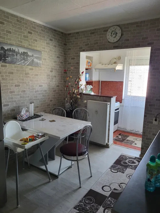 Apartament de vânzare – 2 camere, decomandat, zona Lipovei | 83.000 €