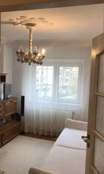 Apartament cu 3 camere, de vanzare in Resita, langa IPJ
