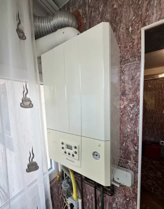 De vanzare apartament 3 camere decomandat , strada Polonă , Timisoara