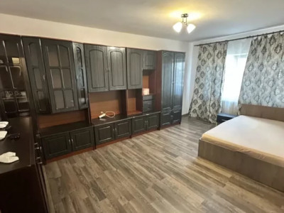 De vanzare apartament 3 camere decomandat , strada Polonă , Timisoara