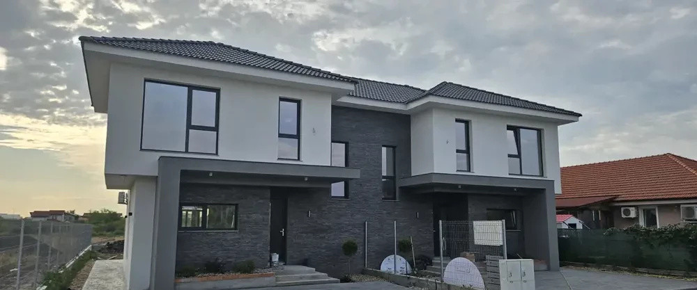 De vanzare 1/2 Duplec, 4 camere, SACALAZ