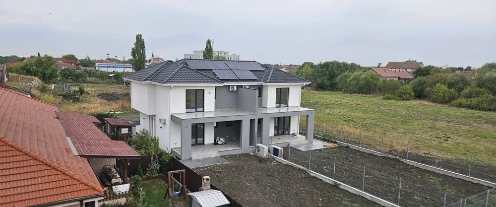 De vanzare 1/2 Duplec, 4 camere, SACALAZ