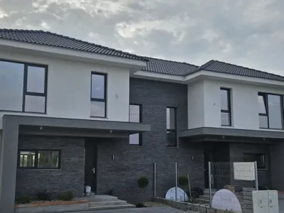 De vanzare 1/2 Duplec, 4 camere, SACALAZ