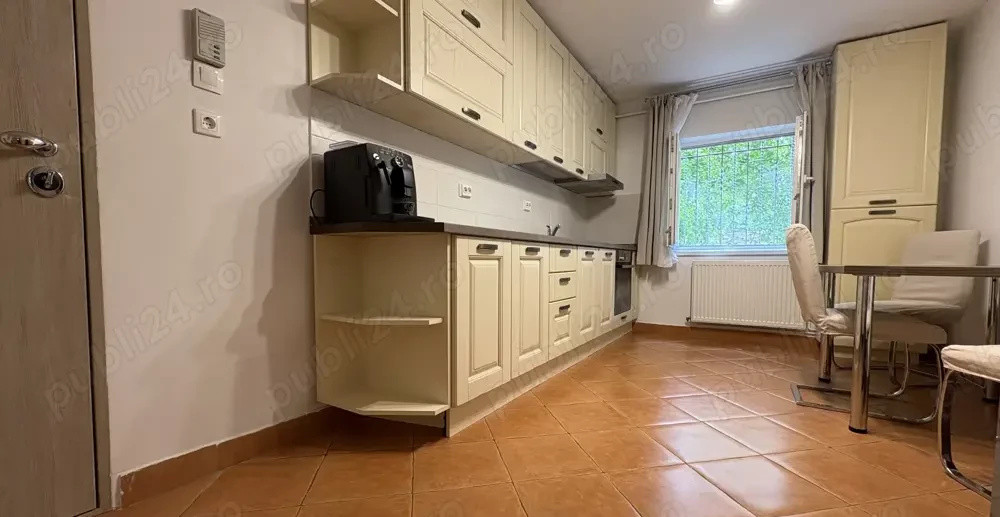 Apartament  3 camere, parter, zona Lipovei