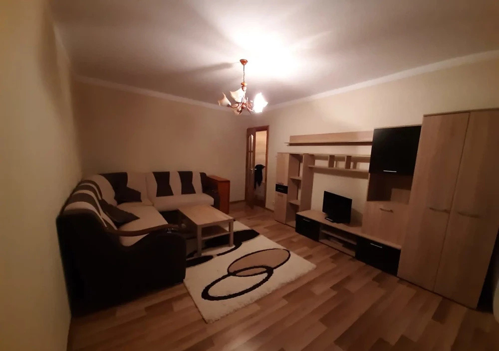 De inchiriat apartament 2 camere decomandat zona Soarelui