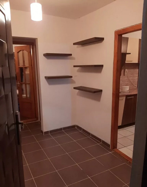 De inchiriat apartament 2 camere decomandat zona Soarelui