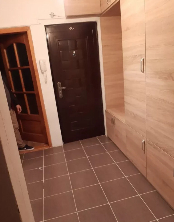 De inchiriat apartament 2 camere decomandat zona Soarelui