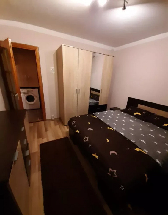 De inchiriat apartament 2 camere decomandat zona Soarelui