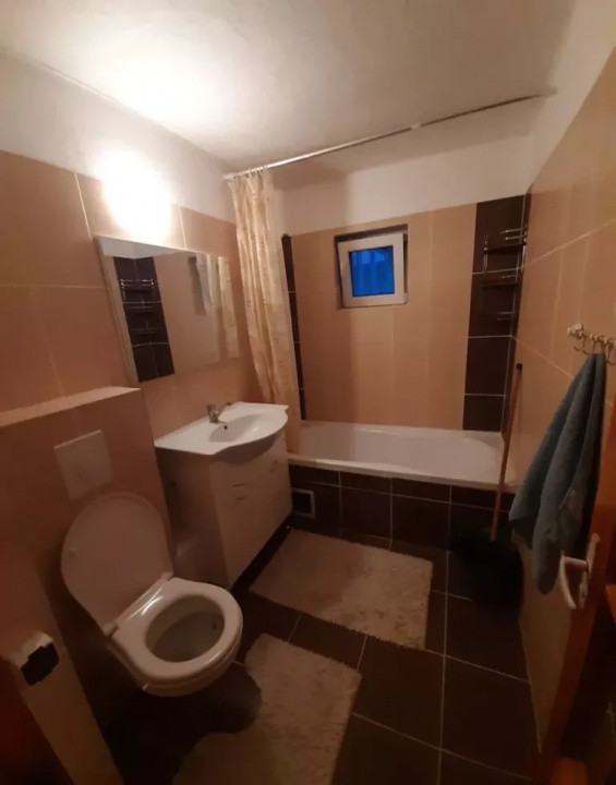 De inchiriat apartament 2 camere decomandat zona Soarelui