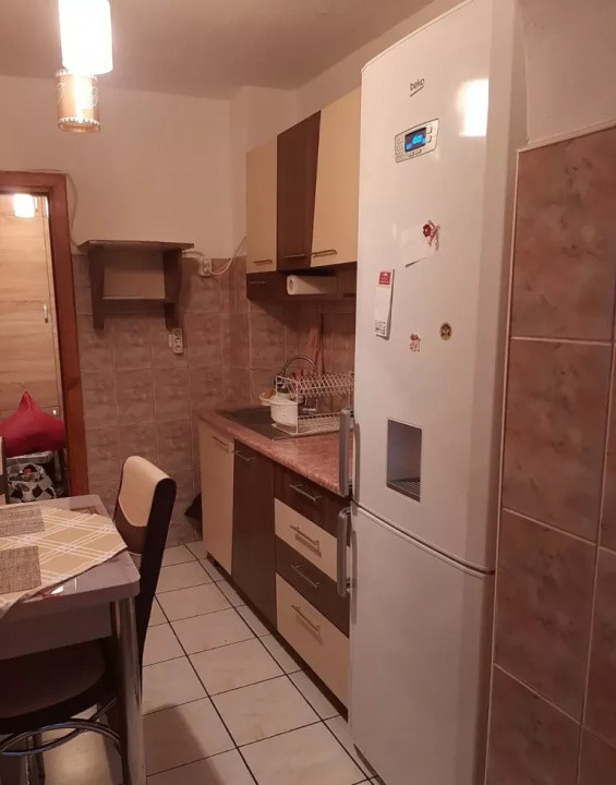 De inchiriat apartament 2 camere decomandat zona Soarelui