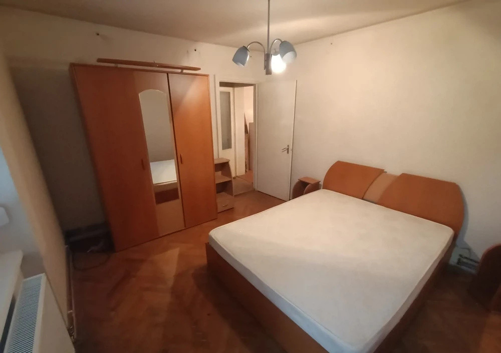 De Vânzare Apartament cu 3 Camere, Zona Medicina