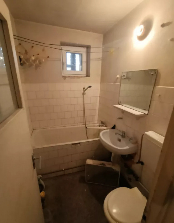 De Vânzare Apartament cu 3 Camere, Zona Medicina