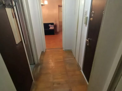 De Vânzare Apartament cu 3 Camere, Zona Medicina