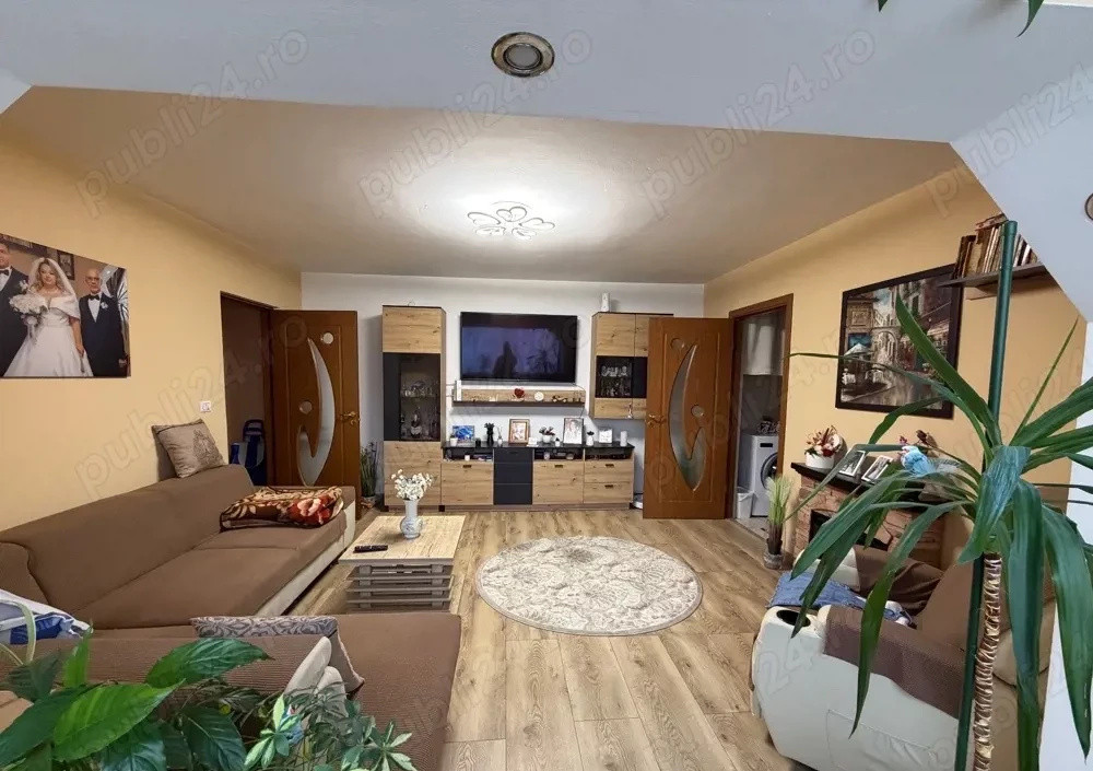 Apartament cu 3 camere, de vanzare, Calea Buziasului