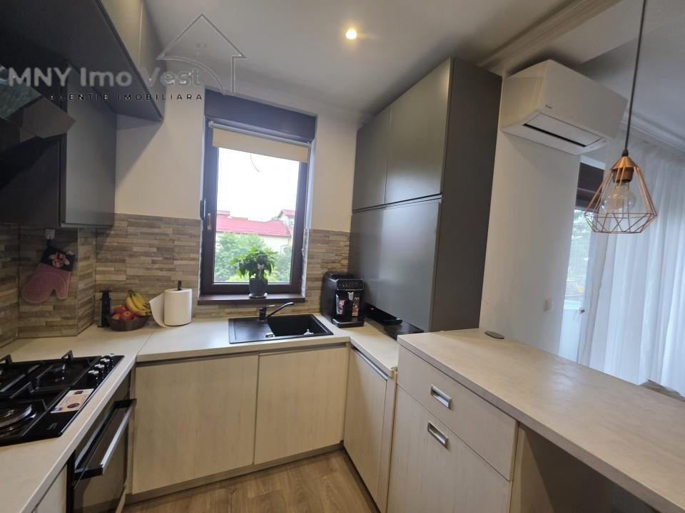 APARTAMENT DE VANZARE, 3 CAMERE, GIROC - CENTRAL