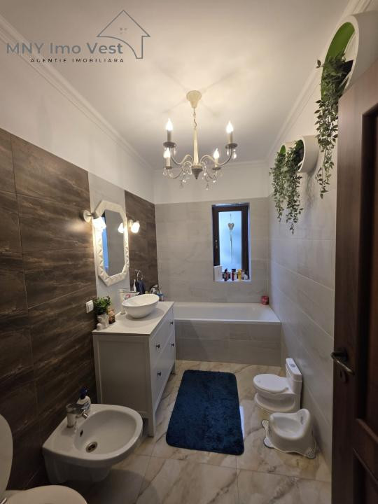 APARTAMENT DE VANZARE, 3 CAMERE, GIROC - CENTRAL