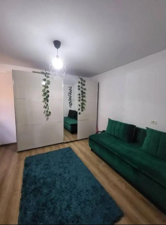 Apartament la curte comuna, de vanzare - Calea Sagului