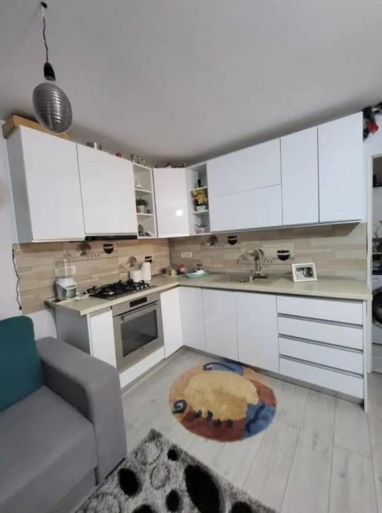 Apartament la curte comuna, de vanzare - Calea Sagului