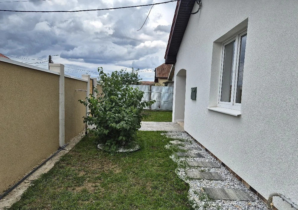 De vanzare, casa individuală situata in Izvin
