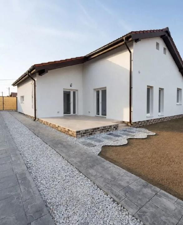 De vanzare, casa individuală situata in Izvin
