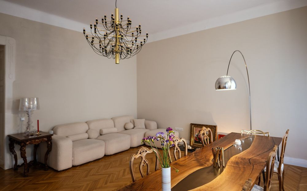 Apartament 2 camere recondiționat în Palatul Ágoston Galgon – 95 m² – 348.000 €