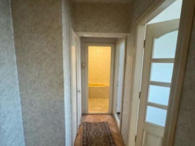 Se vinde apartament decomandat, 3 camere, 2 băi – Calea Șagului – 93.000 € neg.