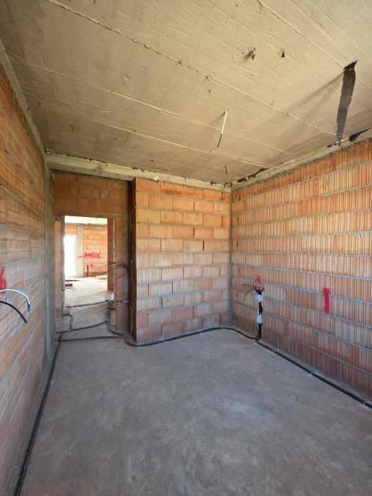1/2 DUPLEX, PE PARTER, DE VANZARE, MOSNITA NOUA 