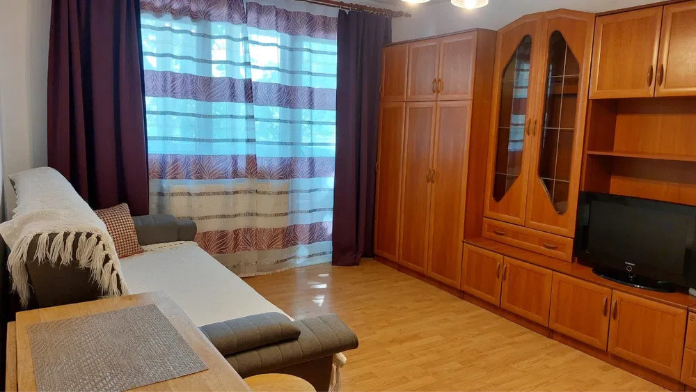 Se închiriază garsonieră decomandată 35 m² – Str. Enric Baader – 330 €/lună