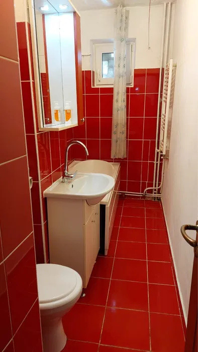 Se închiriază garsonieră decomandată 35 m² – Str. Enric Baader – 330 €/lună