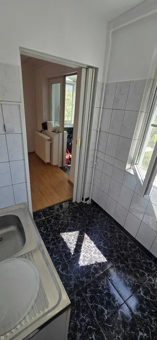 Apartament semidecomandat 2 camere – Dacia, str. Labirint – 75.000 € neg.