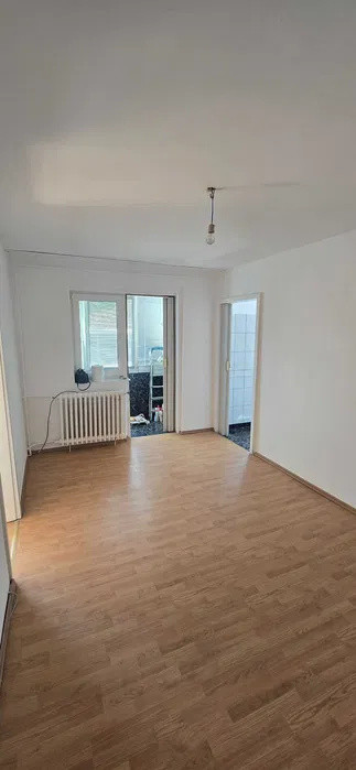 Apartament semidecomandat 2 camere – Dacia, str. Labirint – 75.000 € neg.