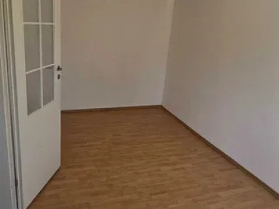 Apartament semidecomandat 2 camere – Dacia, str. Labirint – 75.000 € neg.