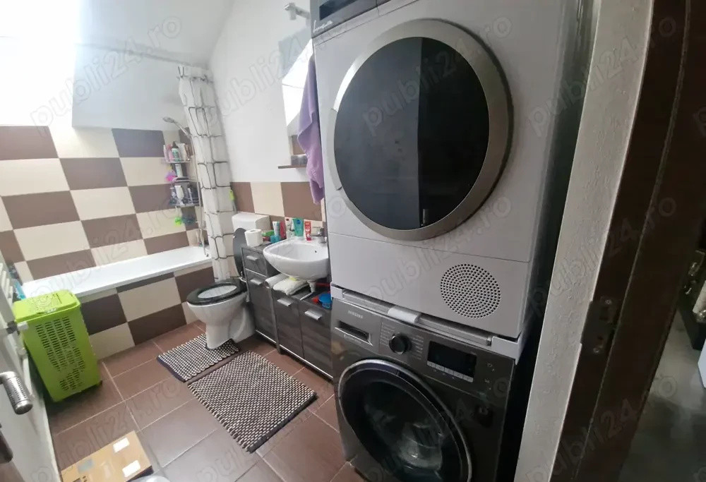 De vanzare, apartament cu 3 camere, zona Modern