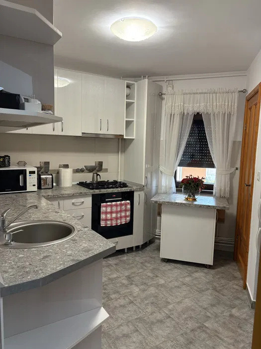Se închiriază apartament 2 camere – Zona Soarelui – 430 €/lună